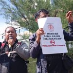 ASN Kementan Adukan Poster “Poles Poles Beras Busuk” ke Dewan Pers, Yang Gugat Tempo Mentan Amran, Seharusnya Wahyu Indarto FOTO: Jurnalis di kota Makassar saat menggelar aksi bela TEMPO di depan AAS Building Jalan Urip Sumoharjo, Senin (4/11)