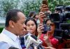 Lagu ‘Mas Bahlil Ganteng’ Viral, Ketum GoIngi: Saya Ingin Ketemu Pencipta Lagu Ajak Makan FOTO: Menteri Energi dan Sumber Daya Mineral (ESDM) Bahlil Lahadalia menyampaikan keterangan pers usai rapat terbatas di Istana Merdeka, Jakarta, pada Kamis, 6 November 2025. (Foto: BPMI Setpres)