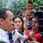 Lagu ‘Mas Bahlil Ganteng’ Viral, Ketum GoIngi: Saya Ingin Ketemu Pencipta Lagu Ajak Makan FOTO: Menteri Energi dan Sumber Daya Mineral (ESDM) Bahlil Lahadalia menyampaikan keterangan pers usai rapat terbatas di Istana Merdeka, Jakarta, pada Kamis, 6 November 2025. (Foto: BPMI Setpres)