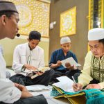 Menjemput Cahaya di Balik Jeruji FOTO: Setiap malam Jumat, Warga binaan RUTAN Kelas IIB Barru rutin melaksanakan pembacaan Surah Yasin dan Al-Kahfi sebagai bentuk penguatan iman dan upaya memperbaiki diri selama menjalani masa pembinaan. Kamis (06/11)