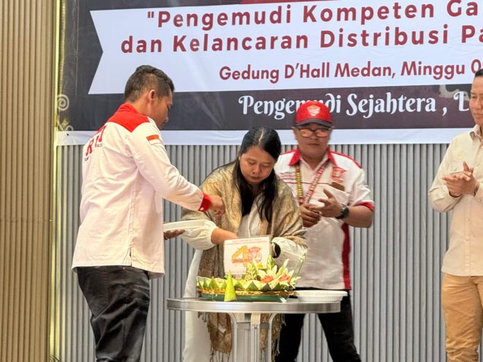 FOTO: Rumah Berdaya Pengemudi Indonesia (RBPI) Sumatera Utara merayakan Hari Lahir (Harlah) ke-4 di Gedung D’Hall, Jalan Sakti Lubis No.11A, Medan Kota, Minggu (9/11/2025).