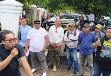 Bela JK, Forum Bugis Makassar Gelar Aksi Unjuk Rasa di PN Makassar, Mukram: Bentuk Keprihatinan Kami Sebagai Putra Daerah FOTO: Aksi unjuk rasa di Pengadilan Negeri Makassar oleh Forum Bugis Makassar terkait sengketa lahan antara Jusuf Kalla dan PT Gowa Makassar Tourism Development (GMTD). Selasa (11/11/2025)