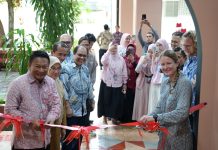 Stanford–Unhas Perkuat Kolaborasi Riset Global Bidang Planetary Health FOTO: Universitas Hasanuddin (Unhas) resmi meluncurkan Konsorsium Riset Stanford–Unhas Alliance for Planetary Health Research in Asia Pacific, yang berlangsung di eks Gedung Dekanat Fakultas Teknik Unhas, Selasa (11/11).