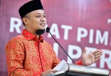 Usai Presiden Rehabilitasi Nama Baik 2 Guru di Lutra, Gubernur Sulsel Jadi “Bulan Bulanan” Netizen FOTO: Andi Sudirman Sulaiman, Gubernur Sulawesi Selatan ( Properti Pemprov Sulsel)