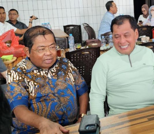 Padahal Sudah Kantongi 17 Rekomendasi DPD II, NH Tak Sebut Appi Calon Kuat Ketua DPD Golkar Sulsel FOTO: Senior partai golkar Nurdin Halid Bersama Idrus Marham di Rumah Makan Coto Sungguh 2, Sungguminasa, Gowa, Jumat (14/11/2025). (Istimewa)