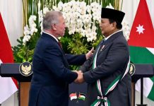 Presiden Prabowo Terima Kunjungan Kenegaraan Raja Abdullah II FOTO: Presiden Prabowo Subianto menyambut ketibaan Raja Kerajaan Yordania Hasyimiah, yang sekaligus adalah sahabat lamanya, Yang Mulia Raja Abdullah II ibn Al Hussein pada Jumat, 14 November 2025. (Properti Seskab)