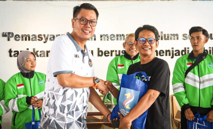 IMG-20251115-WA0168 FOTO: Kepala dan Staf Rumah Tahanan Negara Kelas IIB Barru Amsar menggelar rangkaian kegiatan sosial bertajuk “IMIPAS Peduli