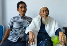 Salah Satu Putra Muassis NU Sulsel Berpulang: Puang Tika, Mursyid Khalwatiyah Syekh Yusuf FOTO: Paling Kanan Syech Sayyid H. Abdurrahman Assegaf dan Sesepuh GP Ansor Sulsel Makmur Idrus Assegaf.