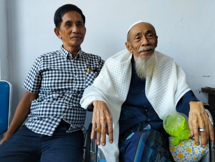 FOTO: Paling Kanan Syech Sayyid H. Abdurrahman Assegaf dan Sesepuh GP Ansor Sulsel Makmur Idrus Assegaf.