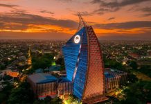 UNM Lagi Memanas: Kampus Dijadikan Gelanggang Adu Kekuasaan FOTO: Gedung Rektorat UNM (Sumber foto dari Media Sosial)