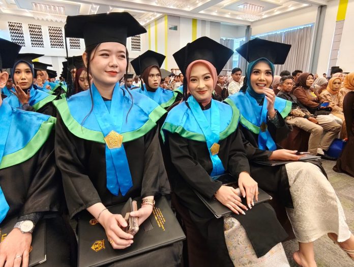 FOTO: Wisudawan Sekolah Tinggi Ilmu Ekonomi (STIE) Indonesia Makassar