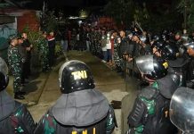 Bentrokan Warga Kampung Borta dan Sapiria Berangsur Kondusif, TNI AD Lakukan Pemantauan Ketat FOTO: Personel Kodam XIV/Hasanuddin mengamankan lokasi bentrok di Makassar. (Foto: Kodam XIV/Hasanuddin)