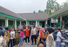 Polda Jatim Berikan Trauma Healing untuk Anak-anak di Pengungsian Dampak Erupsi Gunung Semeru