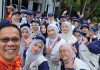 Delegasi dari 170 Kampus Mulai Berdatangan, Unhas Siap Laksanakan PIMNAS ke-38 FOTO: Dekan Fakultas Teknik Unhas turut menyapa delegasi PIMNAS dari beberapa kampus yang telah tiba di Makassar Minggu pagi (23/11)