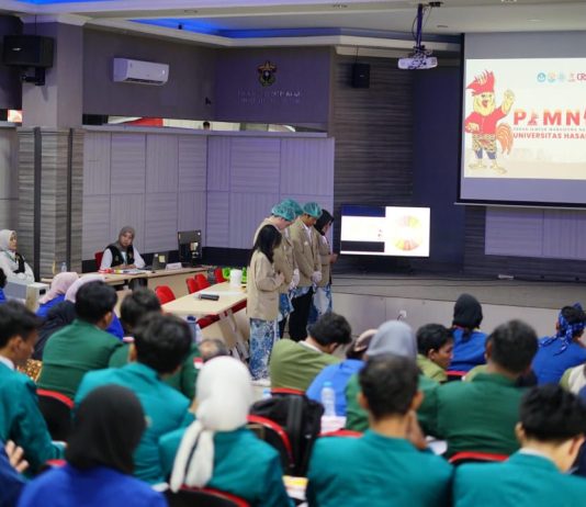 Peserta PIMNAS ke-38 Mulai Jalani Tahap Penilaian Presentasi, Hadirkan Ragam Budaya dan Ide Kreatif FOTO: Penilaian presentasi peserta Pekan Ilmiah Mahasiswa Nasional (PIMNAS) ke-38 mulai berlangsung di Kampus Tamalanrea Universitas Hasanuddin pada Selasa (25/11). Penilaian presentasi ini berlangsung selama dua hari hingga 26 November, mulai pukul 08.30 hingga 17.00 WITA.