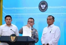 Sudah Divonis 4,5 Tahun, Presiden Rehabilitasi Mantan Dirut ASDP FOTO: Wakil Ketua DPR RI Sufmi Dasco Ahmad, Menteri Sekretaris Negara Prasetyo Hadi, dan Sekretaris Kabinet Teddy Indra Wijaya memberikan keterangan pers bersama di Ruang Sidang Kabinet, Istana Kepresidenan Jakarta, pada Selasa, 25 November 2025. (Foto: BPMI Setpres)