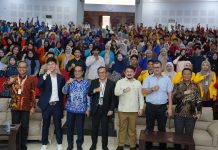 Kuliah Umum PIMNAS ke-38, Bahas Potensi dan Tantangan Pertanian Modern FOTO: Universitas Hasanuddin menyelenggarakan Kuliah Umum dalam rangkaian Pekan Ilmiah Mahasiswa Nasional (PIMNAS) ke-38 yang mengangkat tema “Masa Depan Berpijak pada Inovasi”. Kegiatan berlangsung mulai pukul 14.00 Wita, di Aula Prof Amiruddin, Fakultas Kedokteran, Kampus Unhas Tamalanrea, Makassar, Rabu (26/11).