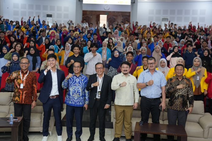 FOTO: Universitas Hasanuddin menyelenggarakan Kuliah Umum dalam rangkaian Pekan Ilmiah Mahasiswa Nasional (PIMNAS) ke-38 yang mengangkat tema “Masa Depan Berpijak pada Inovasi”. Kegiatan berlangsung mulai pukul 14.00 Wita, di Aula Prof Amiruddin, Fakultas Kedokteran, Kampus Unhas Tamalanrea, Makassar, Rabu (26/11).