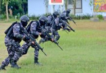 TNI AL Siapkan 5.000 Prajurit untuk Misi Perdamaian di Gaza FOTO: Prajurit Marinir TNI AL saat melaksanakan latihan di Kesatrian Marinir Sutedi Senaputra, Karangpilang, Surabaya, Jumat (4/6). Foto: Dispenal