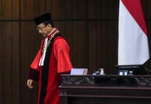 MK Tolak Gugatan UU TNI, Soal Penempatan Tentara di Jabatan Sipil: Dokumen Penggugat Tidak Lengkap FOTO: Hakim Ketua Mahkamah Konstitusi (MK), Suhartoyo dalam kesempatan lainnya usai memimpin sidang. (ANTARA FOTO/Hafidz Mubarak A/YU)