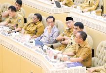 Ribut Soal Bandara PT IMIP, Netizen Unggah Video Keluhan Gubernur Sulteng Soal Pajak Bagi Hasil di Tambang Nikel FOTO: Gubernur Sulawesi Tengah, Anwar Hafid, saat Rapat Dengar Pendapat (RDP) bersama Komisi II DPR RI di Gedung Parlemen, Selasa (29/4/2025). (Istimewa)