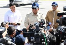 Percepat Penanganan Bencana, Presiden Prabowo Prioritaskan Bantuan ke Wilayah Terisolir FOTO: Presiden Prabowo Subianto saat memberikan keterangan pers usai mengunjungi warga terdampak banjir bandang di Sumatera. (BPMI Setpres)