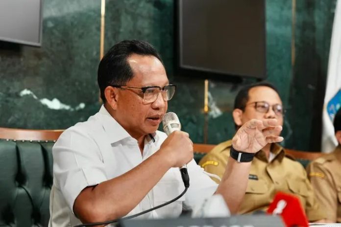 FB_IMG_1765304824021 FOTO: Menteri Dalam Negeri, Tito Karnavian saat memberikan keterangan persnya. (Properti Kemendagri)