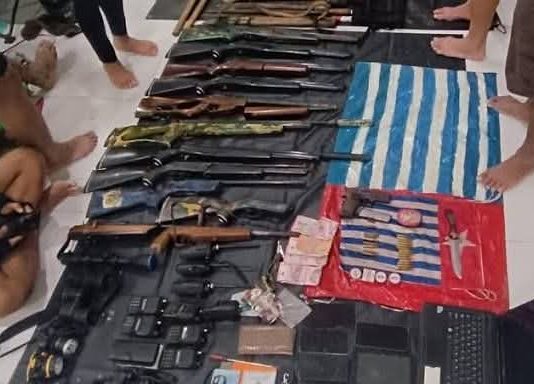 Koops Habema Kuasai 3 Markas OPM, Ada Proposal KKB ke Kepala Desa FOTO: Persenjataan OPM berhasil disita Satgas TNI Koops Habema Komando Gabungan Wilayah Pertahanan (Kogabwilhan) III di wilayah Distrik Dekai, Kabupaten Yahukimo, Papua Pegunungan, pada Sabtu (13/12/2025). (Istimewa)