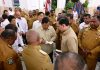 Presiden Sampaikan Empat Poin Penting Percepatan Pembangunan Papua FOTO: Presiden Prabowo Subianto memberikan pengarahan kepada Kepala Daerah se-Papua, hadir seluruh Gubernur dari 6 provinsi, 42 Bupati/Walikota, serta 10 anggota Komite Eksekutif Percepatan Pembangunan Otonomi Khusus Papua di Istana Negara, pada Selasa, 16 Desember 2025. (Properti Seskab)