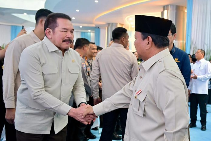 FOTO: Presiden Prabowo Subianto bersama Jaksa Agung RI ST Burhanuddin, Jakarta, pada Rabu, 24 Desember 2025. (Foto: BPMI Setpres)