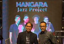 Prof Sukardi Weda Hadiri Lauching Album ke-4 The Sounds of Makassar FOTO: Kiri Andi Tadampali atau lebih dikenal sebutan Andi Mangara, pemilik Mangara Jazz Project bersama Prof Sukardi Weda.