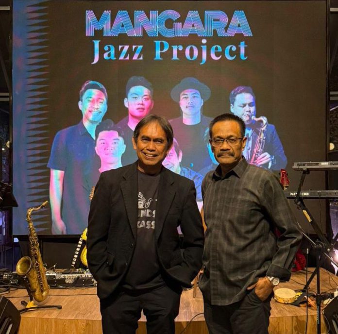 FOTO: Kiri Andi Tadampali atau lebih dikenal sebutan Andi Mangara, pemilik Mangara Jazz Project bersama Prof Sukardi Weda. 