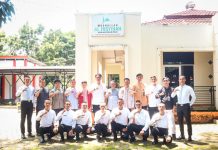 Pengabdian ImiPas untuk Negeri: Merawat Rumah Ibadah, Membangun Kepedulian FOTO: Dalam rangka memperkuat nilai pengabdian dan kepedulian terhadap lingkungan sosial, Rumah Tahanan Negara Kelas IIB Barru melalui program “Pengabdian ImiPas untuk Negeri” melaksanakan kegiatan bakti sosial perawatan fasilitas ibadah di Musholla Alun-Alun Kabupaten Barru.