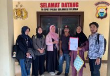 Kontraktor Pembangunan Jalan Inspeksi Sungai Tello Dilaporkan ke Polda Sulsel Buntut Serobot Lahan Warga FOTO: Warga Tello Baru resmi melaporkan pihak PT. Yosiken Inti Perkasa ke Polda Sulsel, atas dugaan tindak pidana yang terjadi dalam proses pembangunan jalan dan tanggul inspeksi Sungai Tello. 17 Desember 2025.