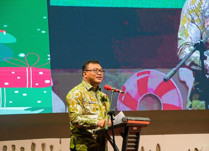 IMG-20251218-WA0437 FOTO: Bupati Deliserdang dr Asril udin Tambunan saat menghadiri perayaan natal keluarga besar tenaga kesehatan bersama di kabupaten Deliserdang, Kamis (18/2025).