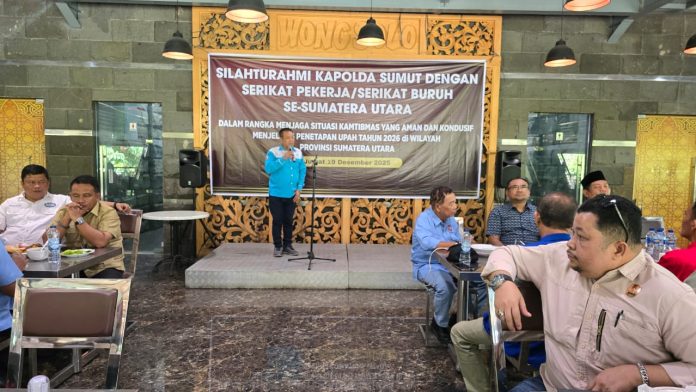 IMG-20251219-WA0728 FOTO: Kegiatan Silaturahmi Kapoldasu dengan Serikat Pekerja /Serikat Buruh Se-Sumut Dalam Rangka Menjaga Situasi Kamtibmas Yang Aman dan Kondusif Menjelang Penetapan Upah Tahun 2026 di Wilayah Sumut, Jumat (19/12).
