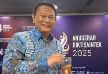 Unhas Raih Bronze Winner Anugerah Kerja Sama Diktisaintek 2025, Perkuat Jejaring Internasional FOTO: Wakil Rektor Bidang Kemitraan, Inovasi, Kewirausahaan, dan Bisnis Unhas, Prof. Dr. Ir. Adi Maulana, M.Phil.