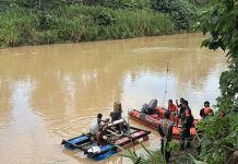 Sungai Lacinde Wajo Makan Korban Jiwa, Owner Sansam Group Ingatkan Hal ini FOTO: Tim SAR Gabungan saat melakukan pencarian di aliran Sungai Lacinde, Desa Lacinde, Kecamatan Pitumpanua.