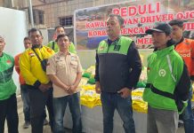 Ojol Godams Medan: Semua Elemen Harus Bersatu Demi Percepatan Pemulihan Bencana FOTO: Ojol Gabungan Ojek Roda Dua Medan Sekitarnya (Godams) salurkan bantuan berupa beras kepada korban banjir yang ada di Langkat, Tanjung Pura, Binjai, Marelan, Hamparan Perak dan Medan.