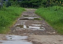 Warga RW 09 Bayar Pajak, Desak Pemkot Makassar Ambil Alih PSU di GMTD, Ini Peringatan KPK FOTO: Kondisi Jalan Masuk di Perumahan Kanimega, Kelurahan Maccini Sombala, Kecamatan Tamalate, Kota Makassar, Sulawesi Selatan.
