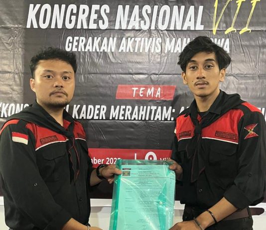 Kongres Nasional KE-VII GAM, Fajar Wasis Ditetapkan Sebagai Panglima Gerakan Aktivis Mahasiswa FOTO: Paling Kanan, Fajar Wasis Ditetapkan Sebagai Panglima Gerakan Aktivis Mahasiswa (GAM) dalam Kongres Nasional KE-VII GAM di Malino, Sulawesi Selatan.