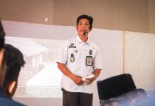 Lantunan Dzikir dan Doa dari Rutan Barru untuk Sumatera dan Aceh FOTO: Ridwan salah satu pejabat Rumah Tahanan Negara Kelas IIB Barru melaksanakan dzikir bersama warga binaan, Selasa, 30 Desember 2025.