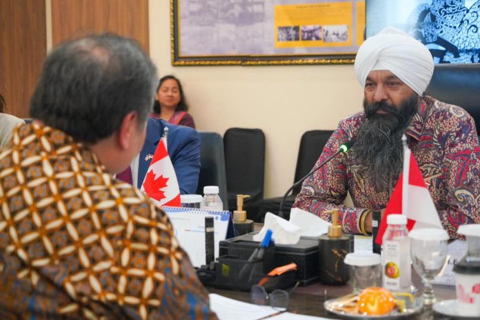 FOTO: Menteri Koordinator (Menko) Bidang Perekonomian, Airlangga Hartarto menerima kunjungan Menteri Negara Bidang Pembangunan Internasional Kanada, Radeep Singh Sarai, di Kantor Kemenko Perekonomian, Jakarta. Selasa (14/1/2026). (Dok. Menko Airlangga)