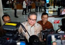 Airlangga Koordinasi ke KPK Terkait Rancangan Perpres Tentang Tarif Resiprokal AS FOTO: Menteri Koordinator (Menko) Perekonomian, Airlangga Hartarto saat memberikan keterangan pers nya di gedung KPK di Jakarta. (Dok.Airlangga)