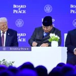 MUI Desak Presiden RI Mundur dari Forum BOP yang Digagas Donald Trump, ini Alasannya FOTO: Presiden Prabowo Subianto menjadi salah satu pemimpin negara yang menandatangani Board of Peace Charter pada Kamis, 22 Januari 2026, di Davos, Swiss. (Dok Seskab)