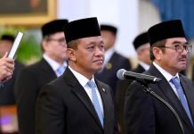 Presiden Lantik Bahlil Lahadalia sebagai Ketua Harian Dewan Energi Nasional FOTO: Menteri Energi dan Sumber Daya Mineral Bahlil Lahadalia saat dilantik sebagai Ketua Harian Dewan Energi Nasional oleh Presiden Prabowo Subianto di Istana Negara, Jakarta, Rabu, 28 Januari 2026. (Sumber: BPMI Setpres)