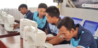 Ketegasan yang Membina: Heince dan Definisi Baru Pemasyarakatan di Lapas Takalar FOTO: Warga Binaan Pemasyarakatan (WBP) melakukan aktivitas kerajinan tangan. (Istimewa)