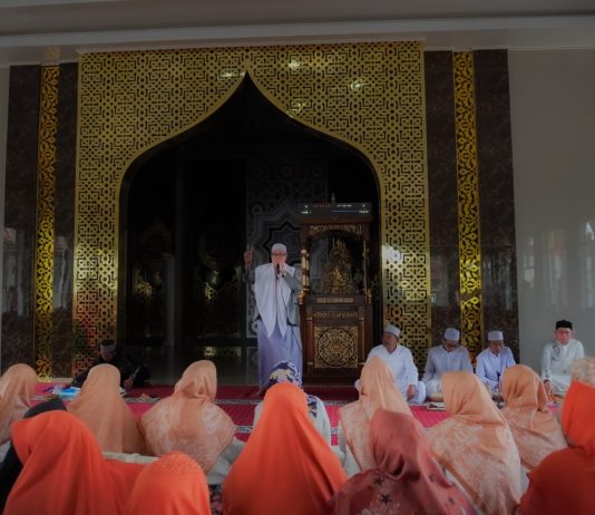 Mesjid Gassing Singara Diresmikan FOTO: Setelah tiga tahun berlangsung pembangunan Mesjid 'Gassing Singara' di Dusun Batu Maccing Desa Maccini Baji, Jeneponto, akhirnya diresmikan penggunaannya Ahad pagi (4/1), oleh pemiliknya, H.M.Arifin Karaeng Gassing.