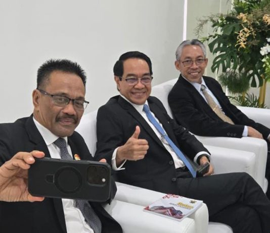 Pernah Lolos 3 Besar Calon Rektor Unhas, Kini Prof Sukardi Weda Maju di Pilrek UNM FOTO: Tiga calon Rektor Unhas dari kiri Prof. Dr. Sukardi Weda, SS., M.Hum., M.Pd., M.Si., MM., M.Sos.I, MA.Prof. Dr. Ir. Jamaluddin Jompa, M.Sc., dan Prof. dr. Budu, Ph.D, Sp.M(K), M.MedEd, (istimewa)