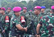 Prajurit Pasmar 1 Siap Amankan Laut Natuna Utara FOTO: Wakil Komandan (Wadan) Pasmar 1 Brigjen TNI (Mar) Wahyudi Saputra, S.E., M.M., mewakili Komandan Pasmar 1 (Danpasmar 1) Mayjen TNI (Mar) Ili Dasili, S.E. melepas prajurit Pasmar 1 yang tergabung dalam Satuan Tugas Operasi Laut Natuna Utara VII TA. 2026. (Dispen Kormar)